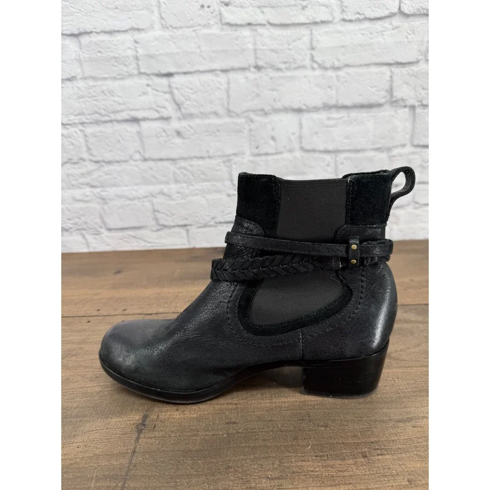 UGG Krewe Black Leather Shearling Ankle Boots 8 Braided Harness Moto Western